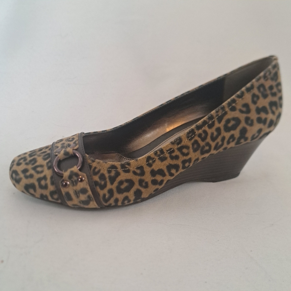 Sofft Leopard Print Wedges 9.5
